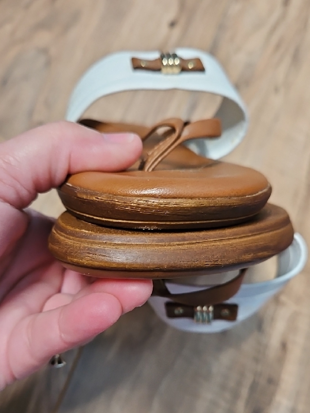 Italian Shoemakers White and Brown Leather Slide Thong Sandals 8 - Picture 6 of 11